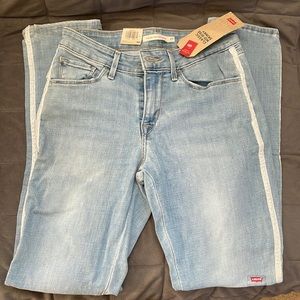 NWT Levi’s sz 4 Med - 27/30 - super cute Classic Mid-Rise Skinny w/shiny silver